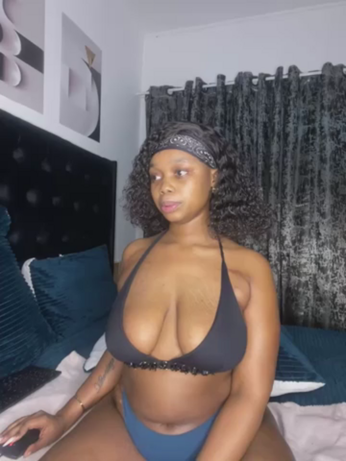QueenTee23