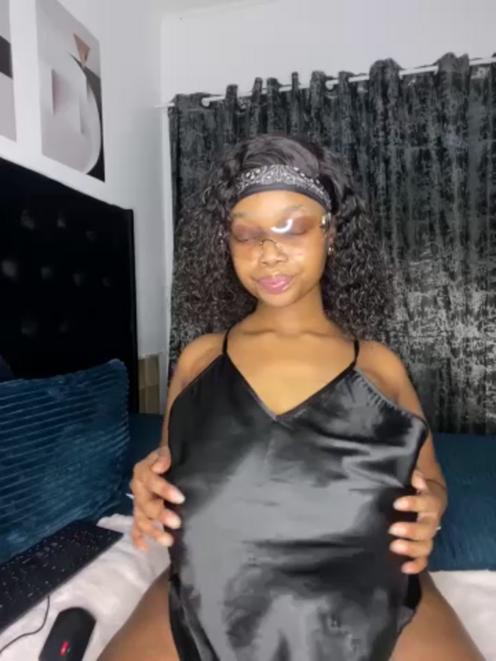 QueenTee23