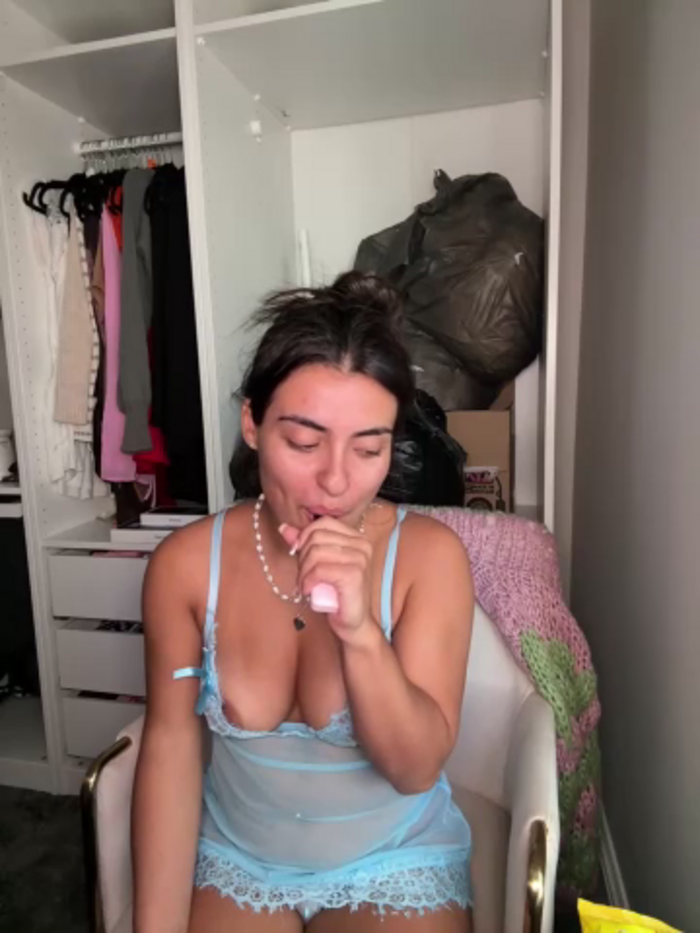 cute_carly_