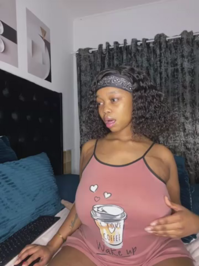 QueenTee23