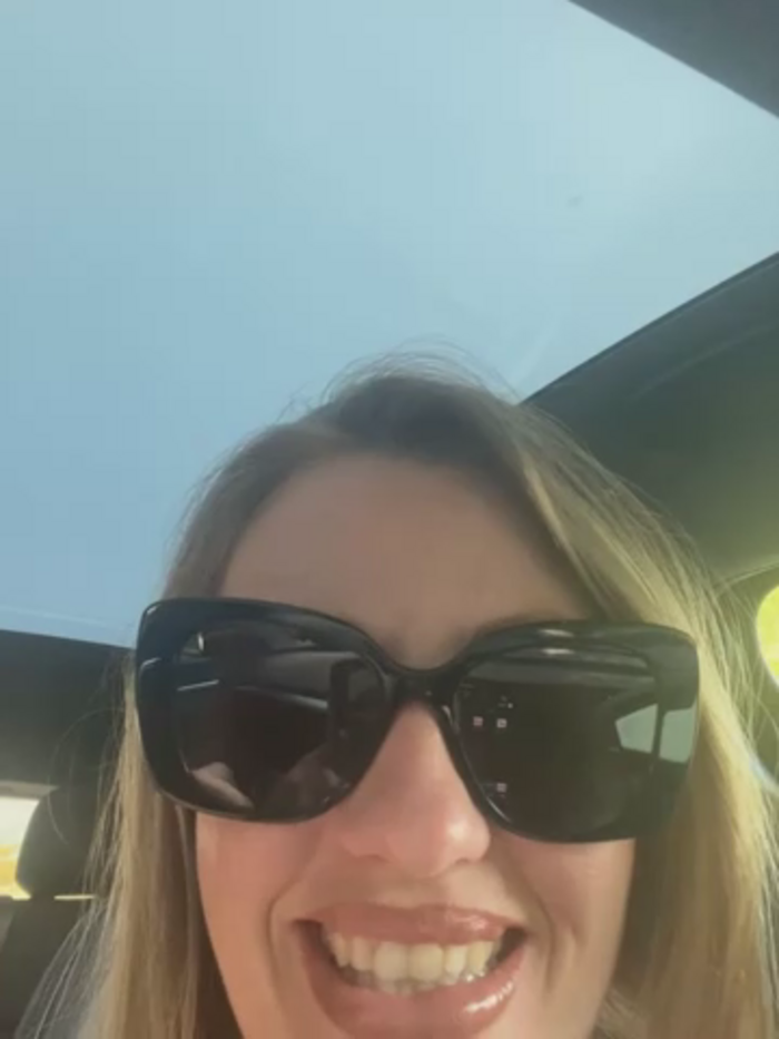 Megan_off