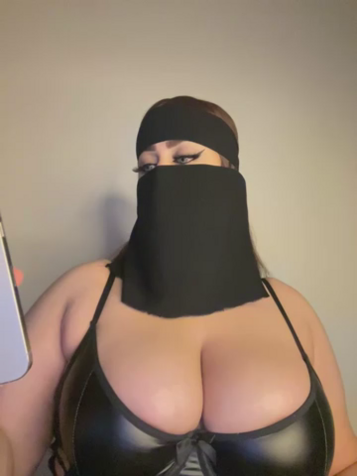 QueenDina777