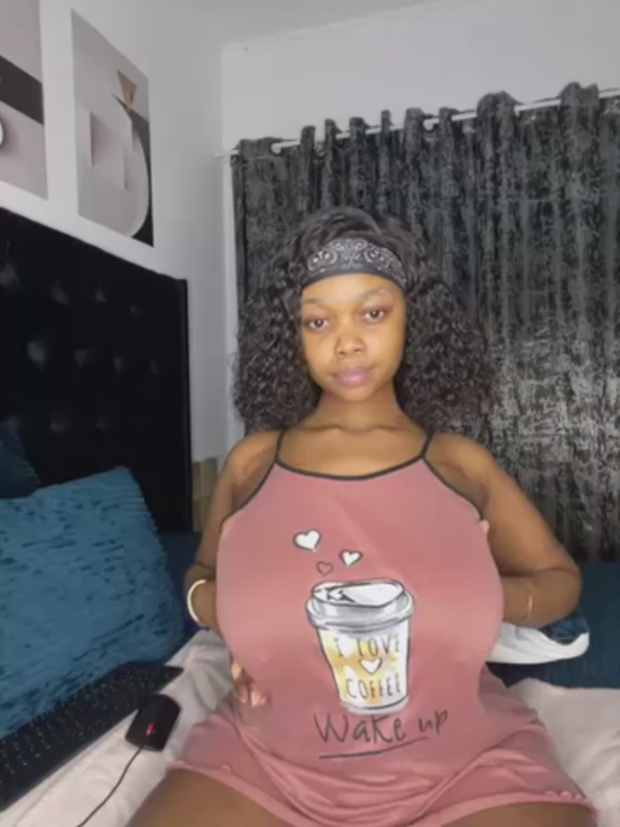 QueenTee23
