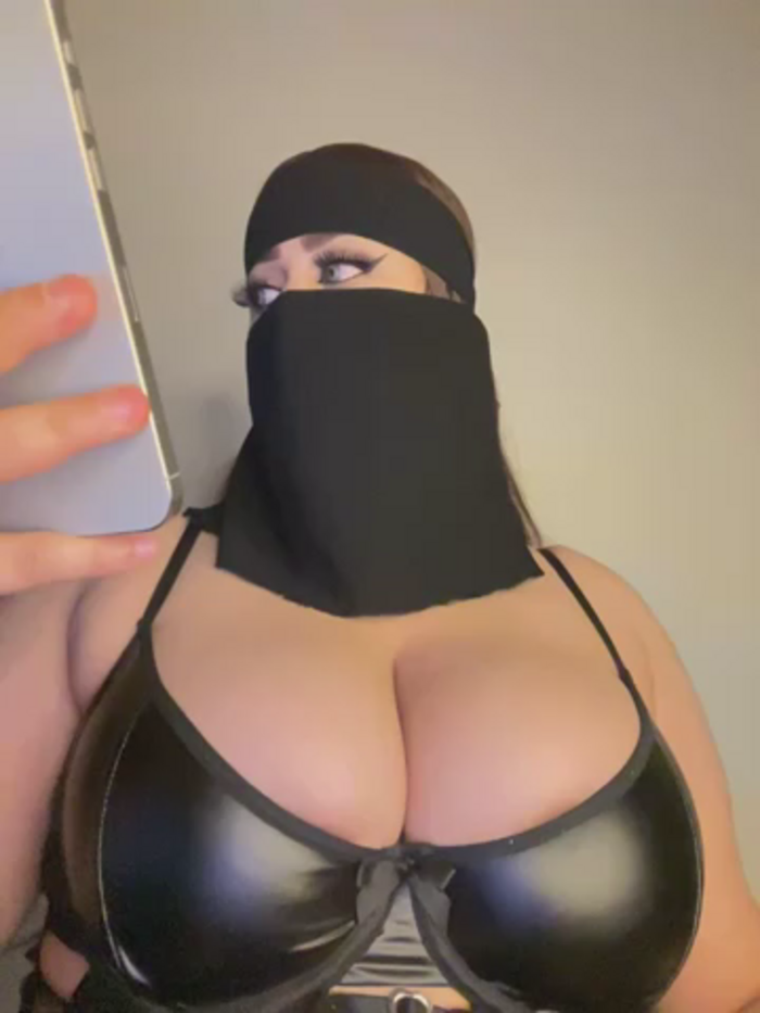 QueenDina777