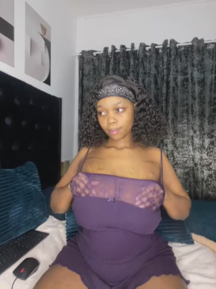 QueenTee23