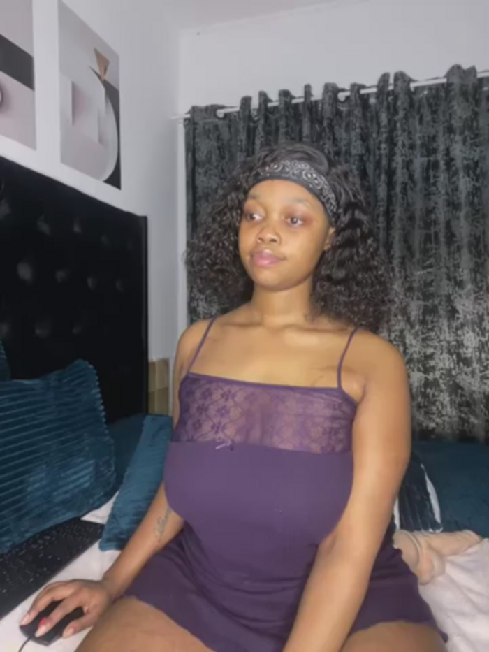 QueenTee23