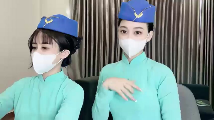 Mono-Stewardesss