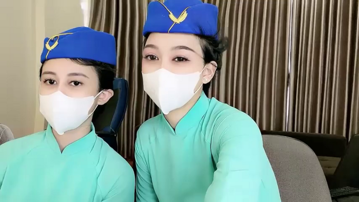 Mono-Stewardesss