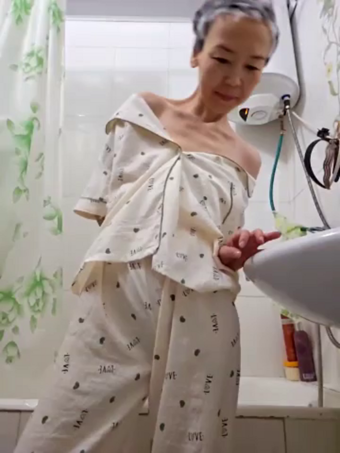 _-_____________________-_