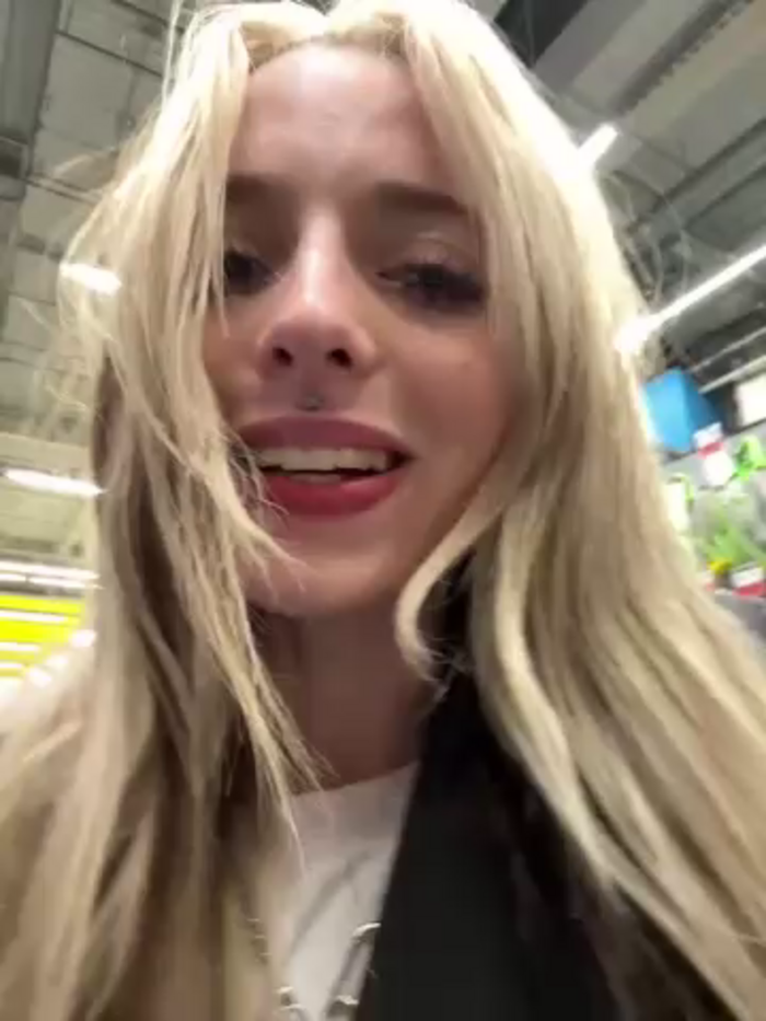 LoraaDoll