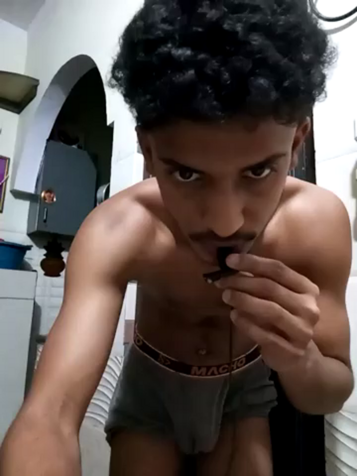 curlyhairboy_
