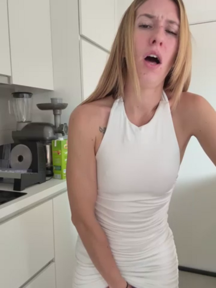 lola_tentatiion