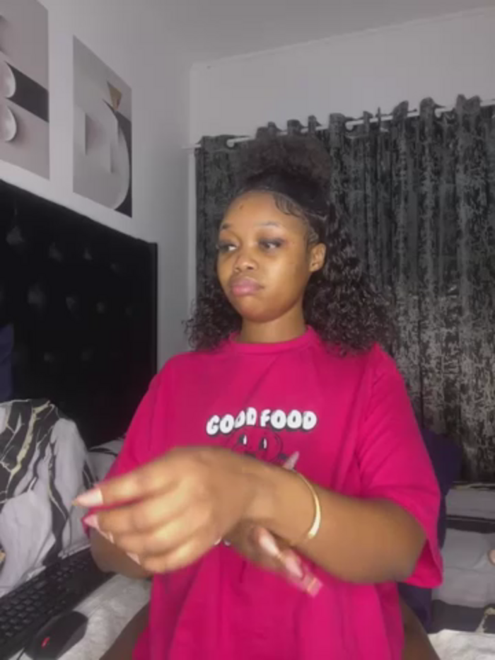 QueenTee23