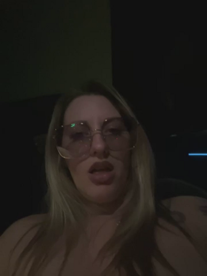Megan_off