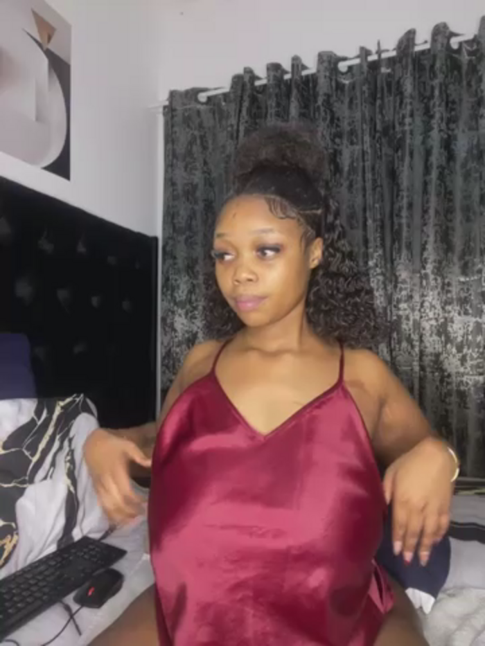 QueenTee23