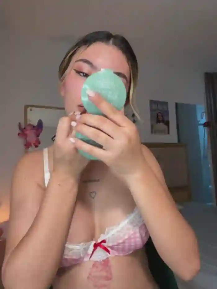 2025/06/06/stripchat-your_honeey-07-18-24