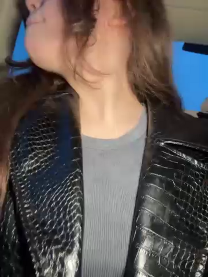pantyless