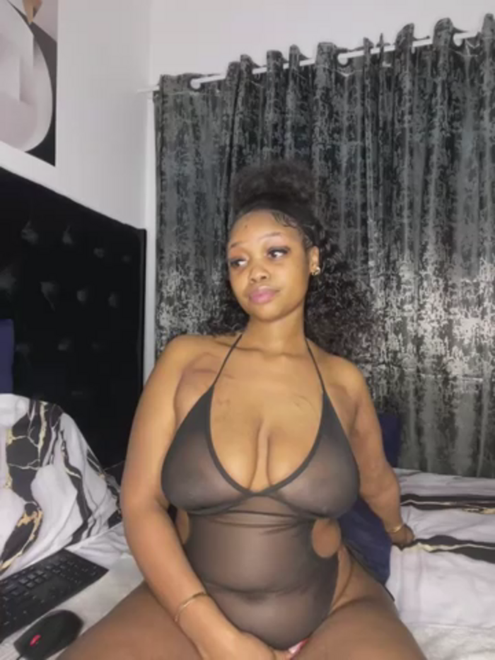 QueenTee23