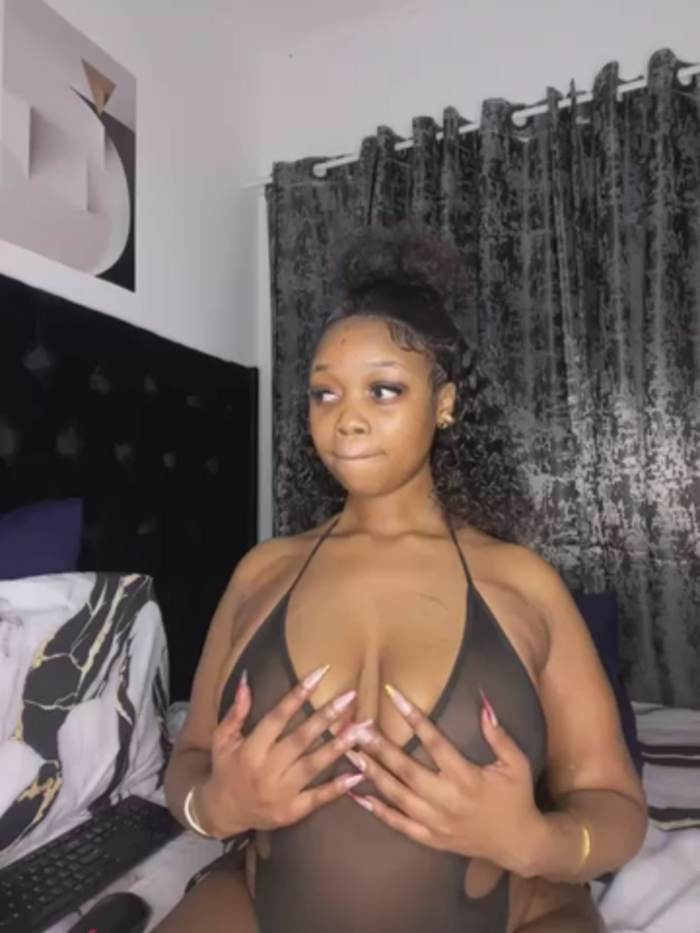 QueenTee23