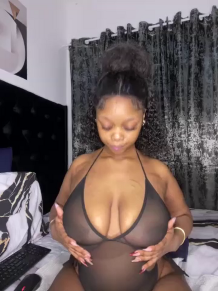 QueenTee23
