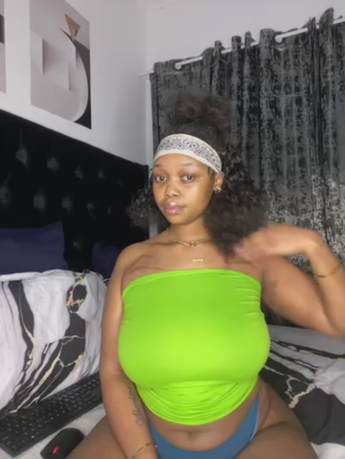 QueenTee23