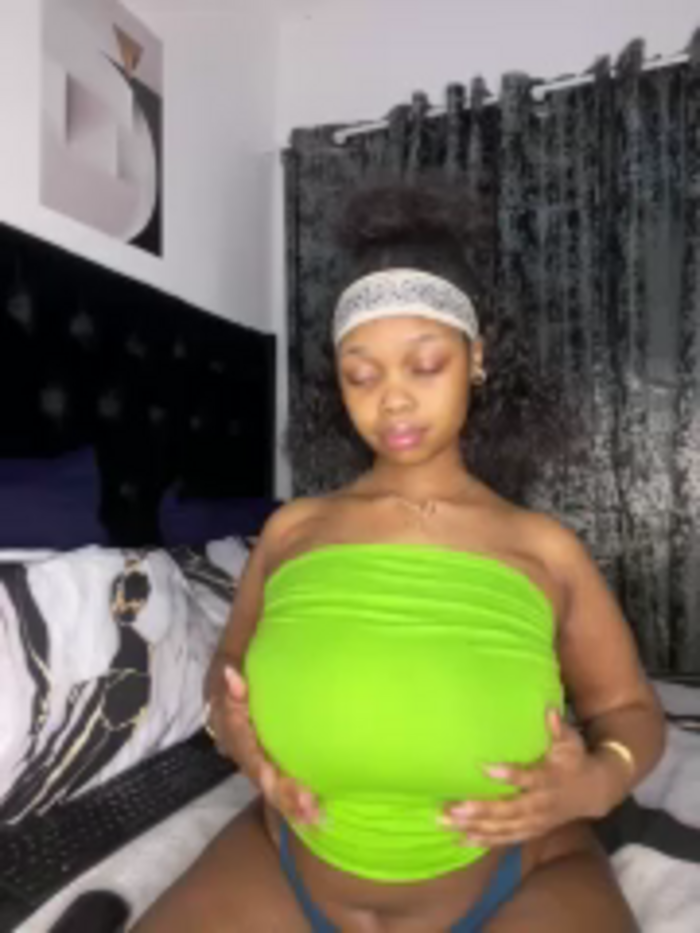 QueenTee23
