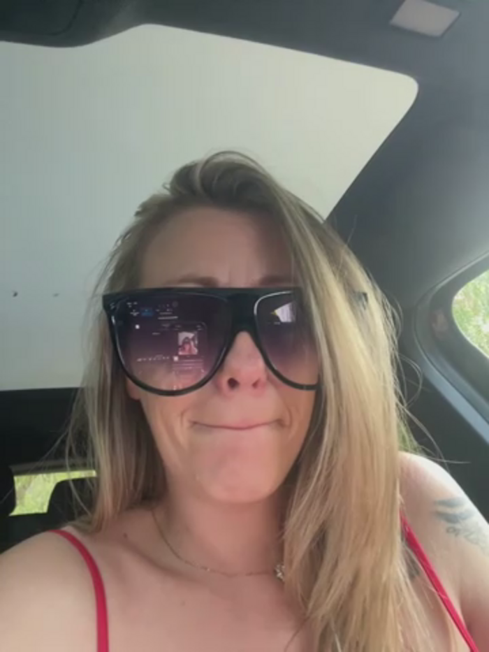 Megan_off