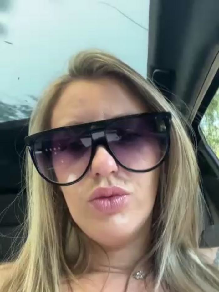 Megan_off