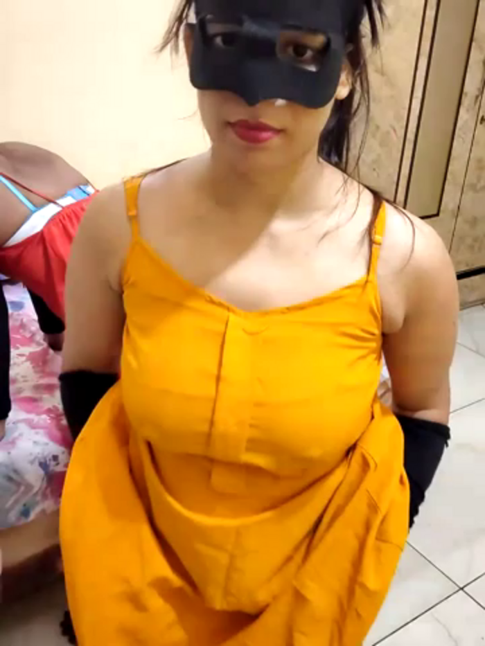 Hot_mina8585