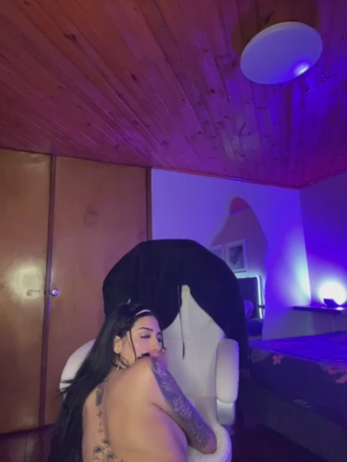 Hilary_pinkk