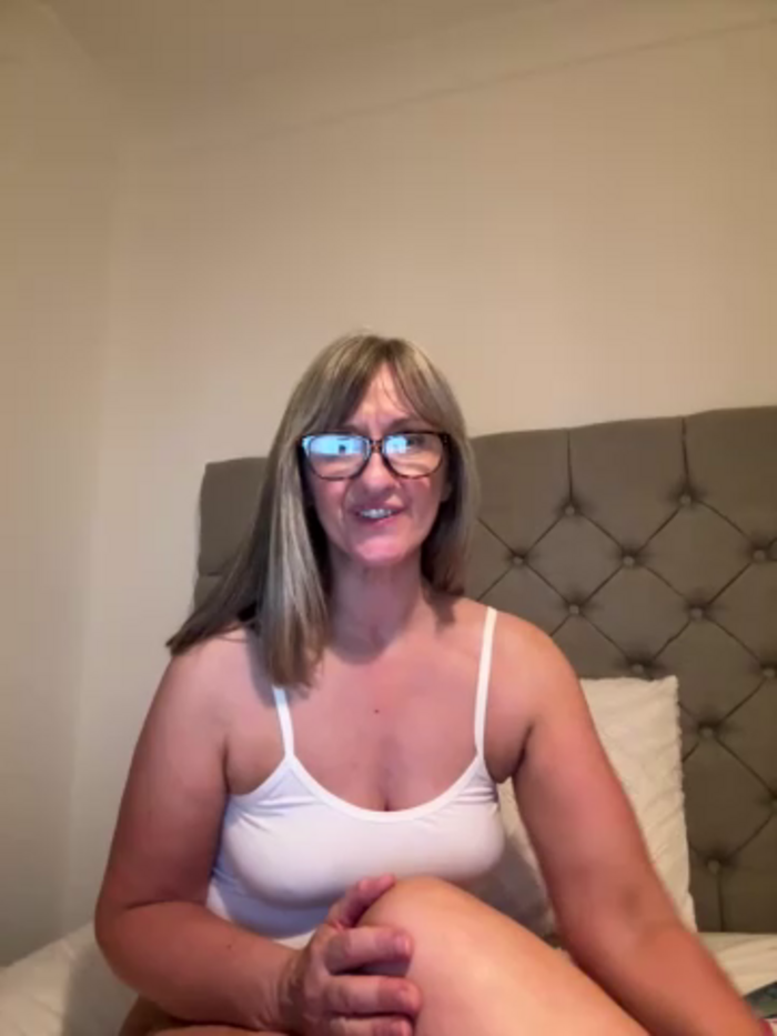 LILY-UK-MILF