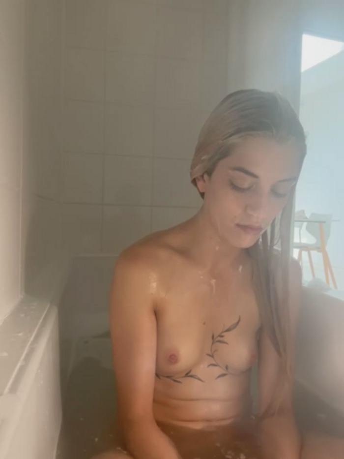 Bellalolahot