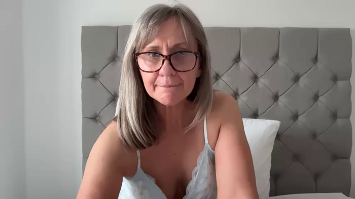 LILY-UK-MILF