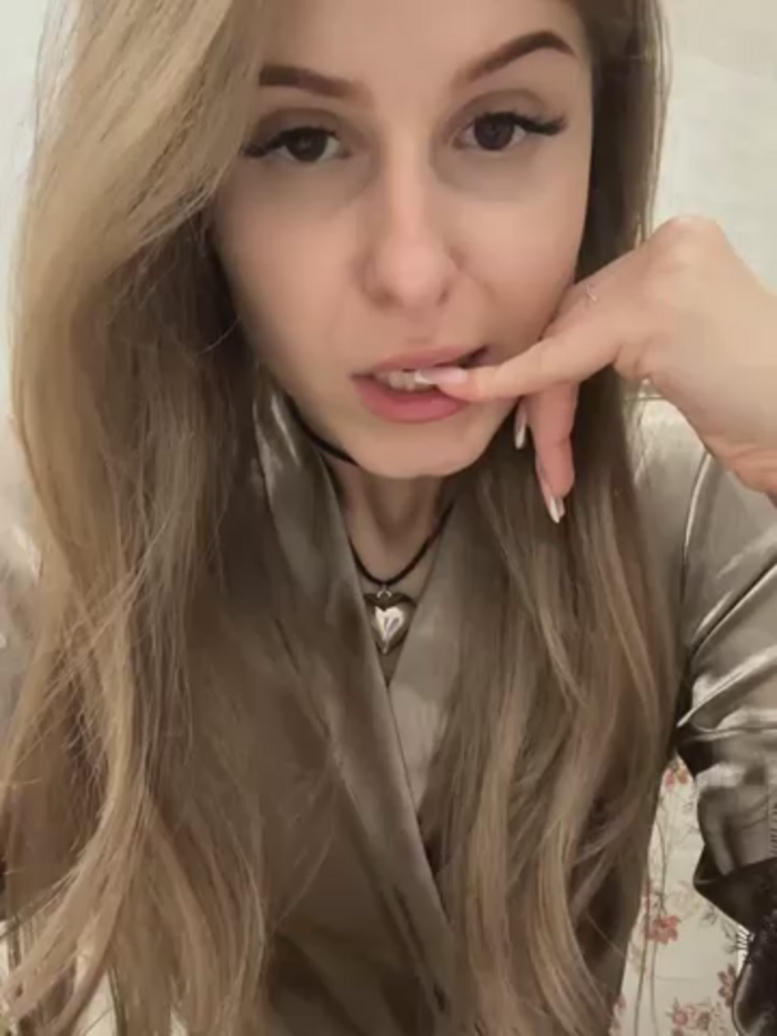 Lina_Away