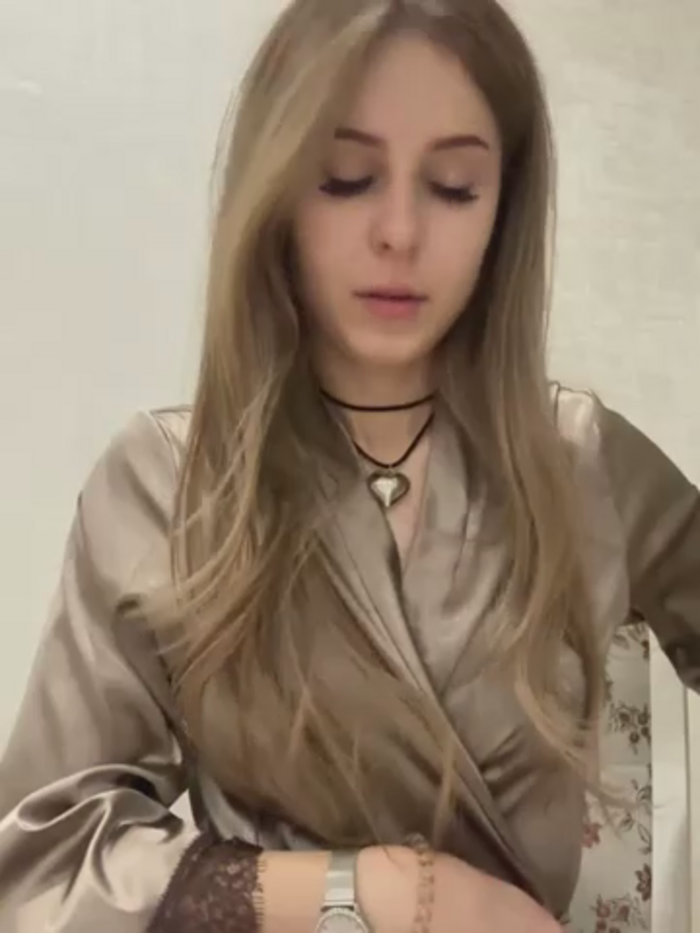 Lina_Away