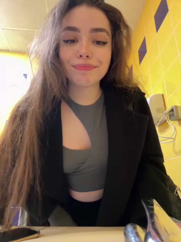 pantyless