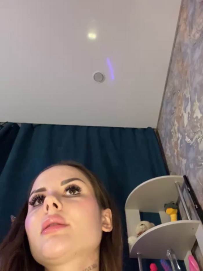 Alina_Vibe_Me
