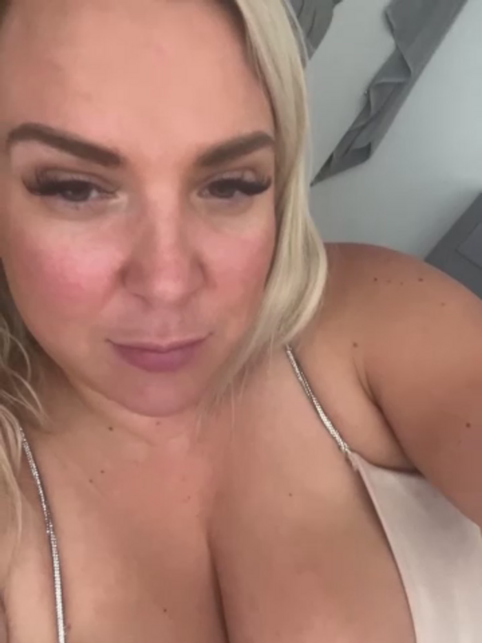 Bustyblondebabe32
