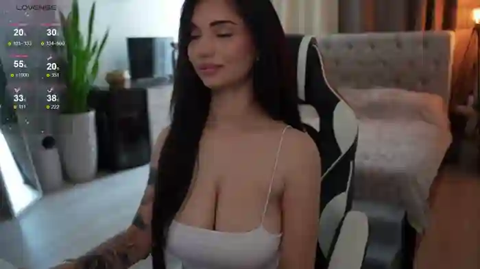 2025/07/01/stripchat-lindawarners-08-05-22