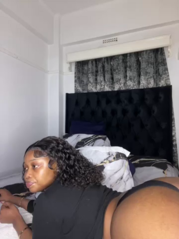 QueenTee23