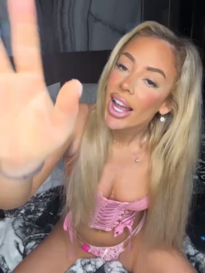 Cheeky_Chloe
