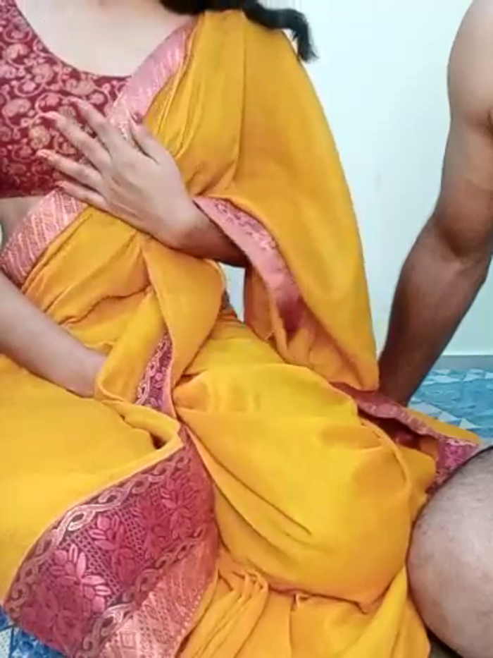 SEXY-nidhi-sharma