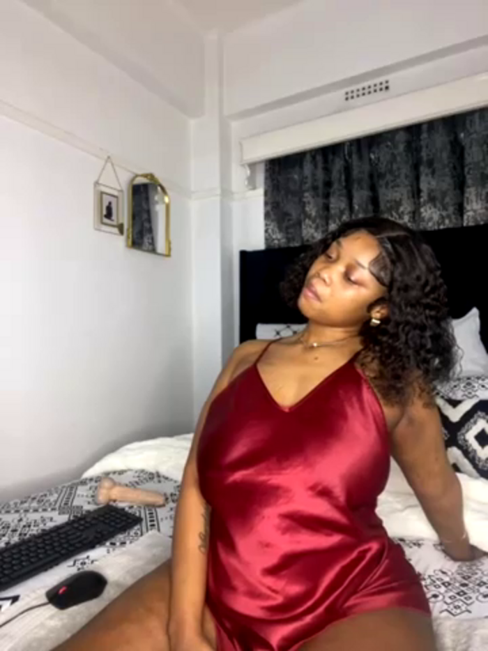 QueenTee23