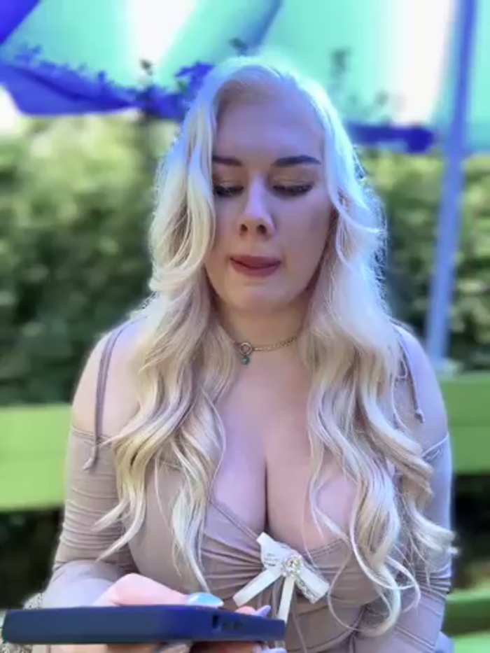 LaraHollywood