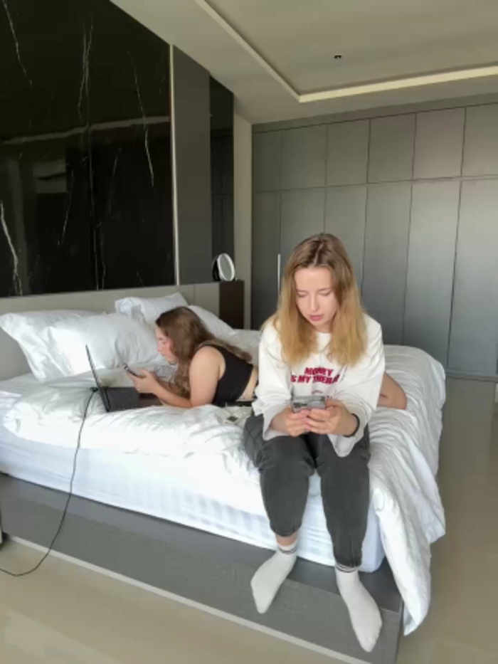 Nura_n_Sarah