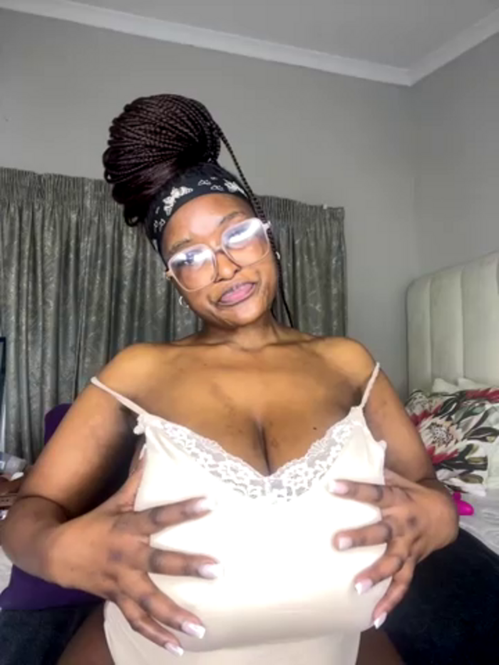 Bustygoddess32