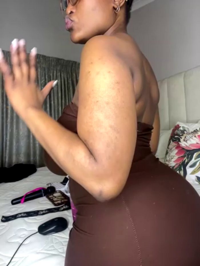 Bustygoddess32