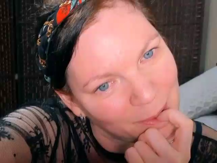 PlayfulcurvyyMilf
