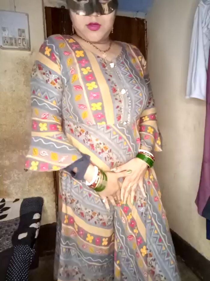 Hot_muskaan
