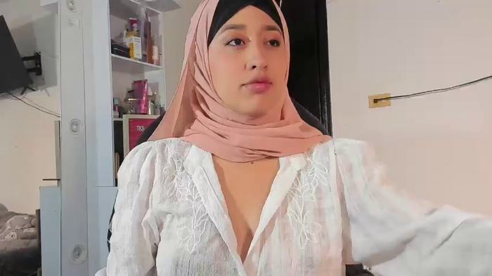 adila_anich